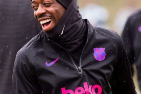 爱游戏网站 -国际比赛日武汉三镇备战欧冠，复出首秀细节曝光，赛场秩序良好，轮换策略成焦点的简单介绍