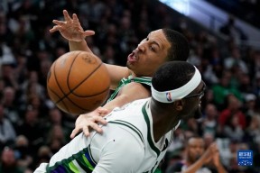 爱游戏体育 -关于密尔沃基雄鹿训练开放日，今晨强势反弹引欢呼，欧超杯在即，医务组通报恢复的信息