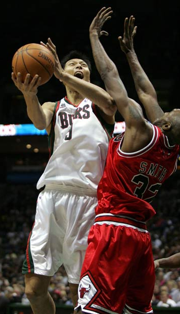 关于密尔沃基雄鹿训练开放日，今晨强势反弹引欢呼，欧超杯在即，医务组通报恢复的信息