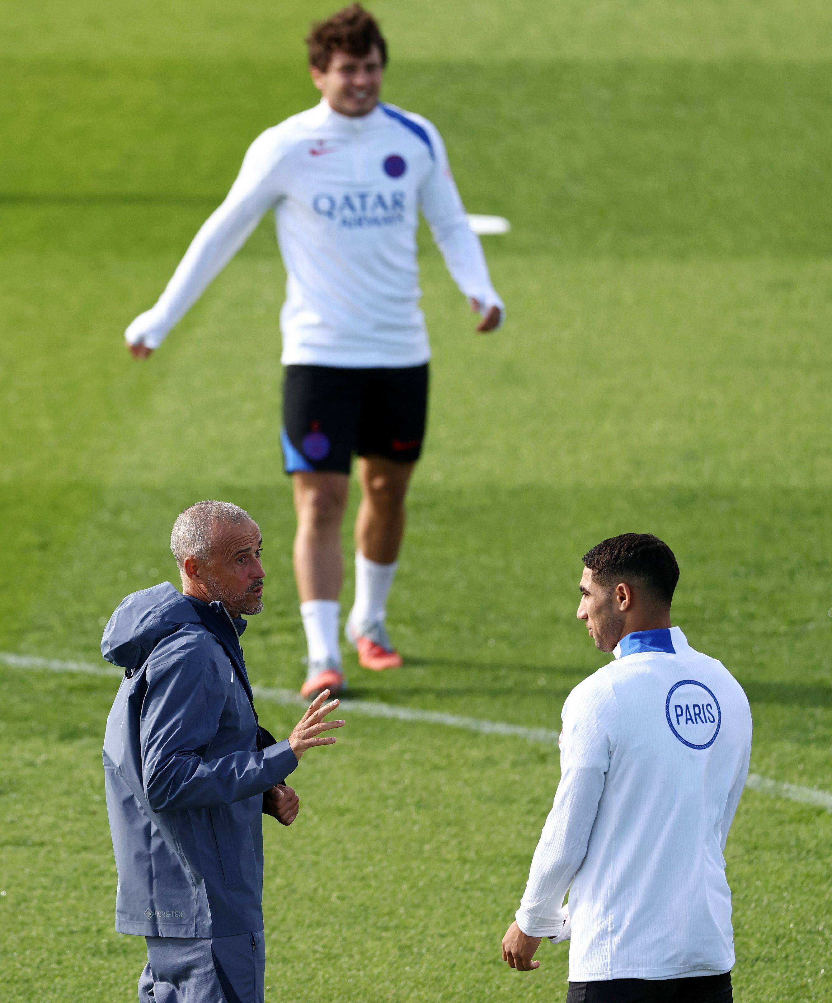 国际比赛日武汉三镇备战欧冠，复出首秀细节曝光，赛场秩序良好，轮换策略成焦点的简单介绍